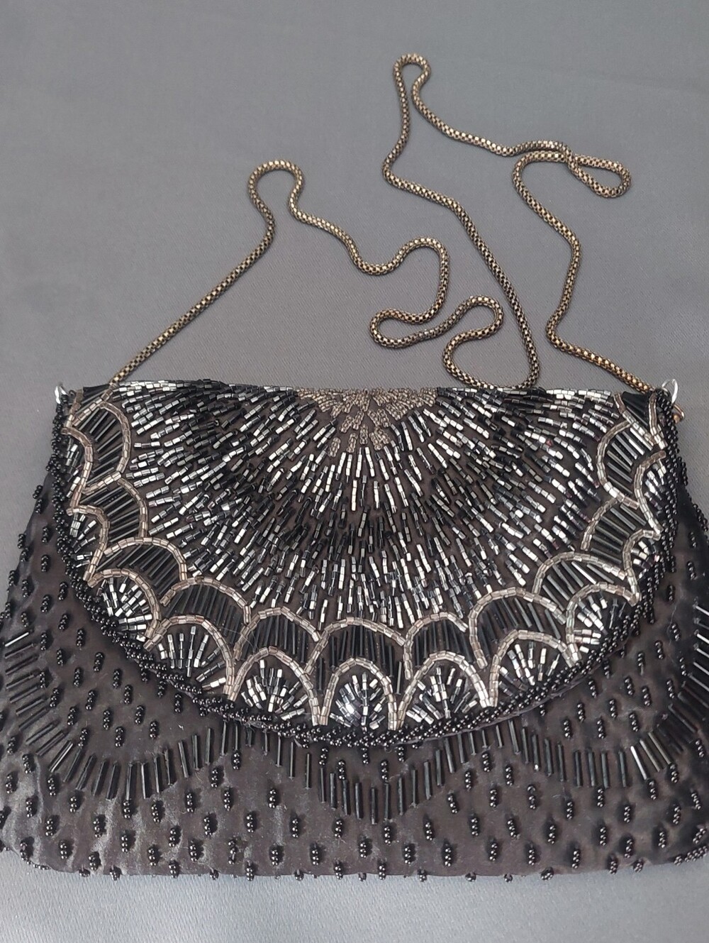 Vintage Scalloped Bugle Bead Evening Clutch Bag with Chain Strap - Black/Silver